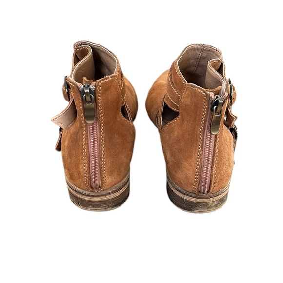 Chinese Laundry “Dandy” Whisky Suede Brown Strappy Boots/ Flats Size 10 - Picture 2 of 7